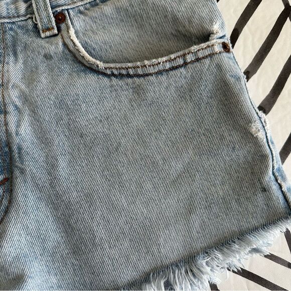 Levi's Size 32 505 Regular Fit Cutoff Light Wash Shorts - Picture 4 of 4